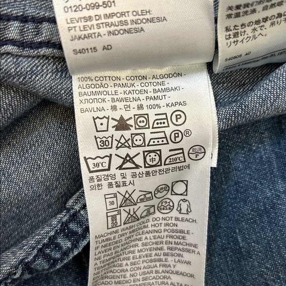 Levi's Blue Denim Button-Up Shirt - Picture 7 of 7